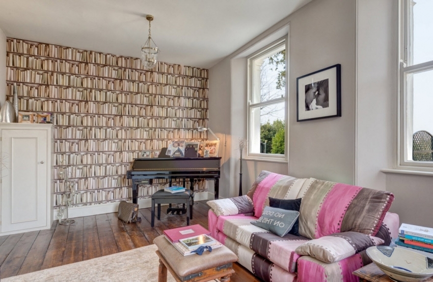 Тапет с изображение на рафтове за книги е тенденцията на 2017 година Тапет с изображение на рафтове за книги е тенденцията на 2017 година