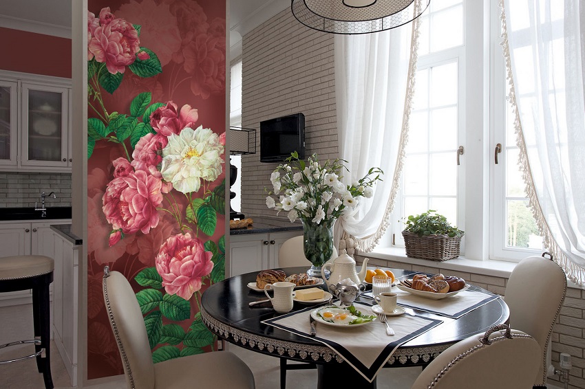 Ярък цветен акцент в трапезарията на кухнята Ярък цветен акцент в трапезарията на кухнята
