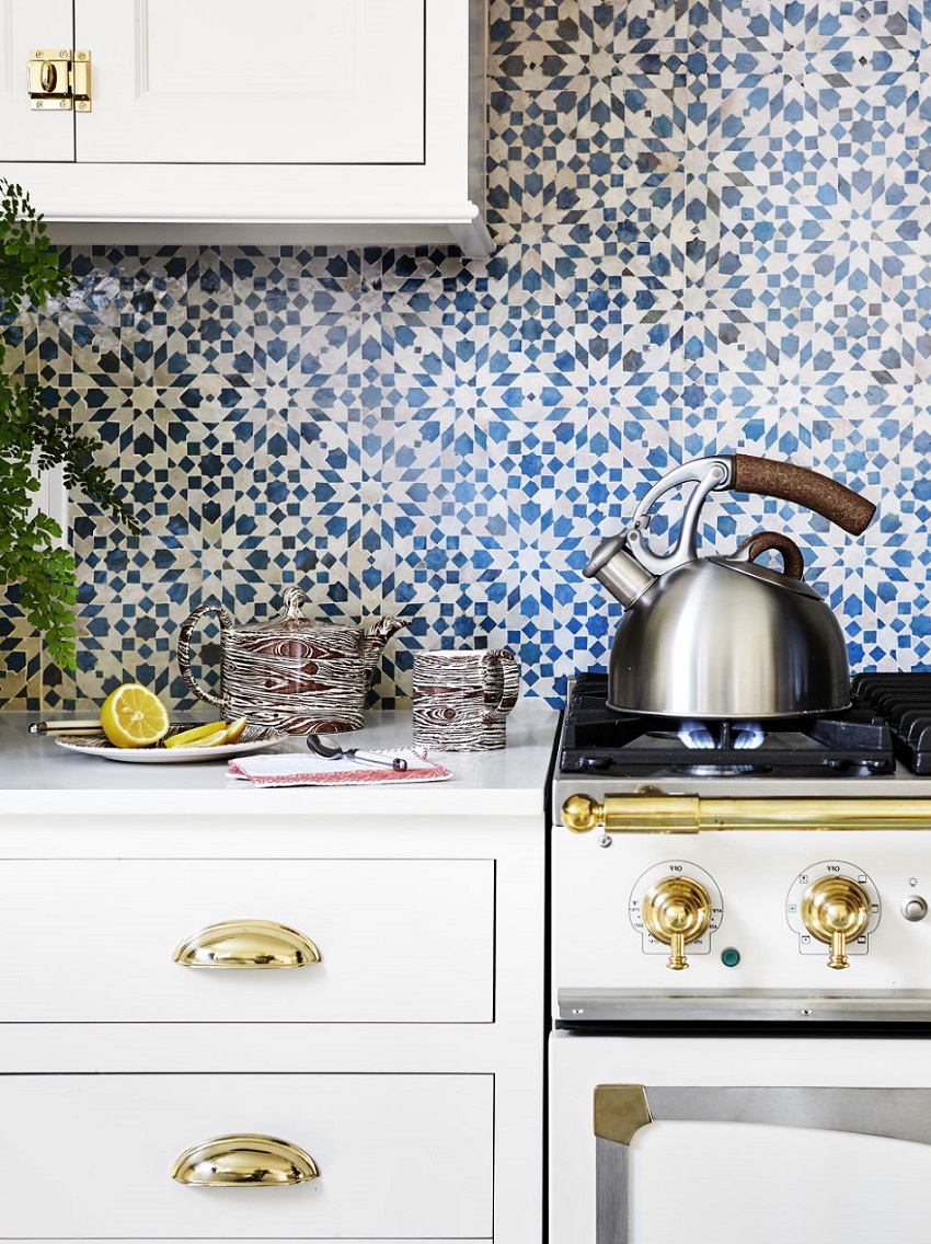 Работната зона трябва да бъде покрита с миещи се тапети с висока степен на устойчивост на влага Работната зона трябва да бъде покрита с миещи се тапети с висока степен на устойчивост на влага