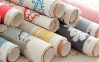 Tapet pe perete în cameră: un catalog de tehnici moderne de design