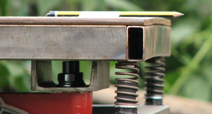 Bàn rung được sử dụng để sản xuất tấm lát polyme-cát, các yếu tố bê tông của hàng rào, hình tượng, tượng đài, tượng, bằng phương pháp đúc rung Bàn rung tự làm cho tấm lát: tất cả các giai đoạn thiết kế và lắp ráp