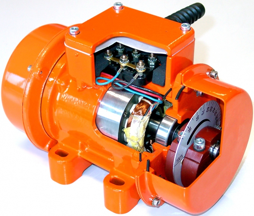 Công suất của động cơ điện quyết định thời gian hoạt động của máy và số lượng tấm lát cần thiết được sản xuất Công suất của động cơ điện quyết định thời gian hoạt động của máy và số lượng tấm lát cần thiết được sản xuất