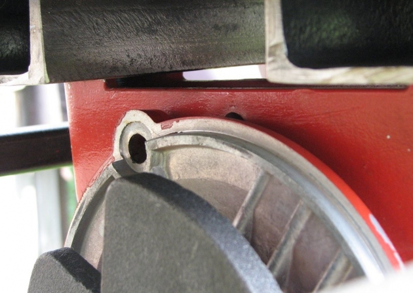 Độ tin cậy của việc gắn chặt tất cả các yếu tố của bàn rung đảm bảo hoạt động chính xác của thiết bị, chất lượng sản phẩm sản xuất và tuổi thọ lâu dài Độ tin cậy của việc gắn chặt tất cả các yếu tố của bàn rung đảm bảo hoạt động chính xác của thiết bị, chất lượng sản phẩm sản xuất và tuổi thọ lâu dài