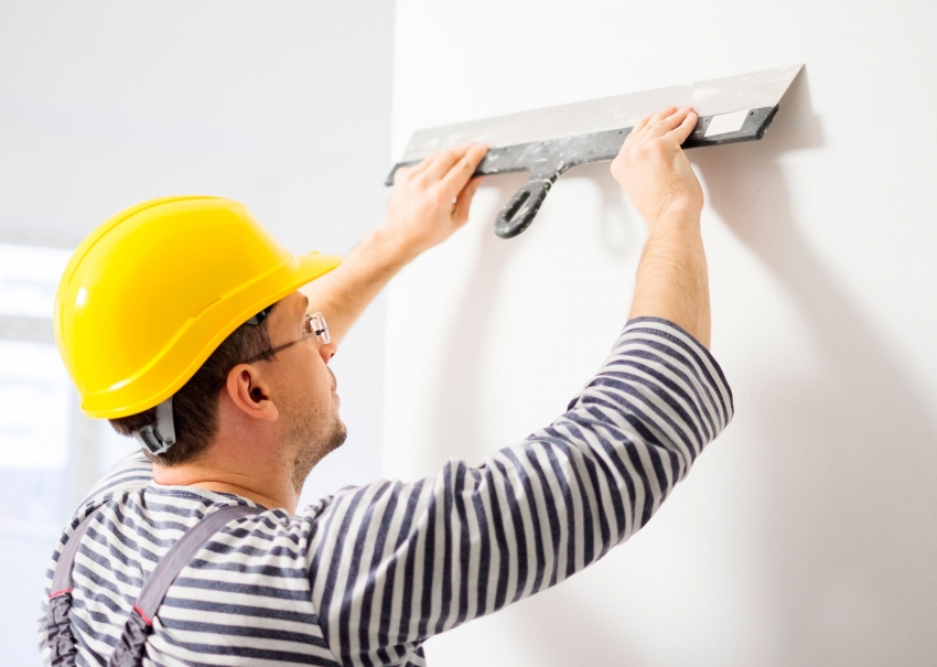 Sima, folyékony tapéta használata esetén. a felületet gitttel kell megfelelően kiegyenlíteni Sima, folyékony tapéta használata esetén. a felületet gitttel kell megfelelően kiegyenlíteni