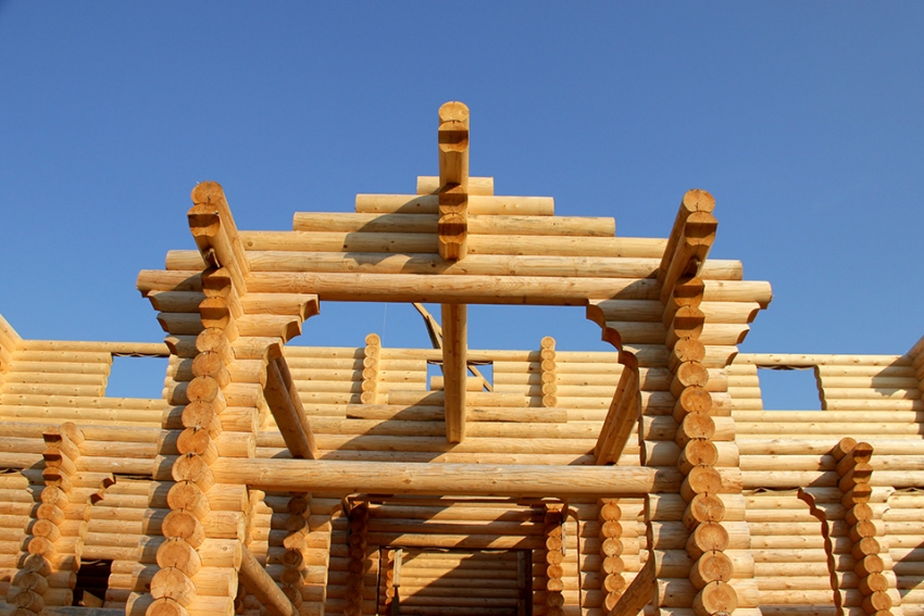 Til opførelse af et to-etagers badehus med kompleks arkitektur er det bedre at bruge specialisternes tjenester Til opførelse af et to-etagers badehus med kompleks arkitektur er det bedre at bruge specialisternes tjenester