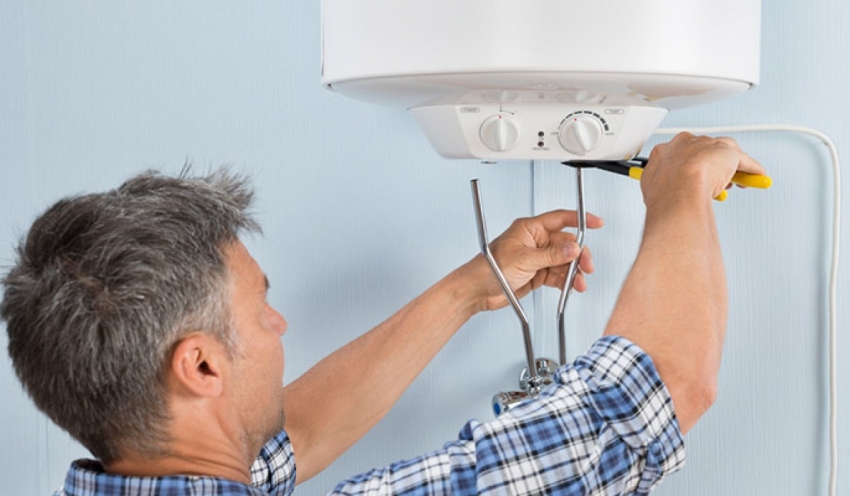 Før vand drænes fra kedlen, skal du sørge for, at enheden er afbrudt fra strømforsyningen Før vand drænes fra kedlen, skal du sørge for, at enheden er afbrudt fra strømforsyningen