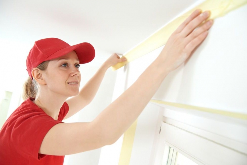 Trước khi sơn trần, cần phải dán kín các góc và tất cả các bề mặt nhô ra bằng băng keo. Trước khi sơn trần, cần phải dán kín các góc và tất cả các bề mặt nhô ra bằng băng keo.