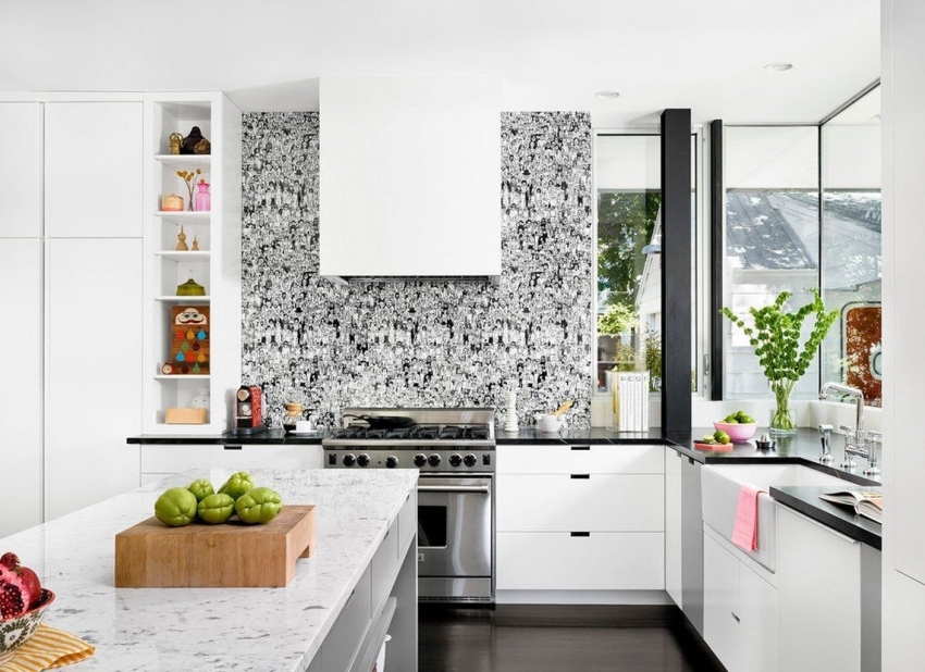 On tärkeää ymmärtää, että muovisen esiliinan käyttöikä ei ole liian pitkä, joten sitä voidaan pitää väliaikaisena ratkaisuna keittiötä kunnostettaessa On tärkeää ymmärtää, että muovisen esiliinan käyttöikä ei ole liian pitkä, joten sitä voidaan pitää väliaikaisena ratkaisuna keittiötä kunnostettaessa