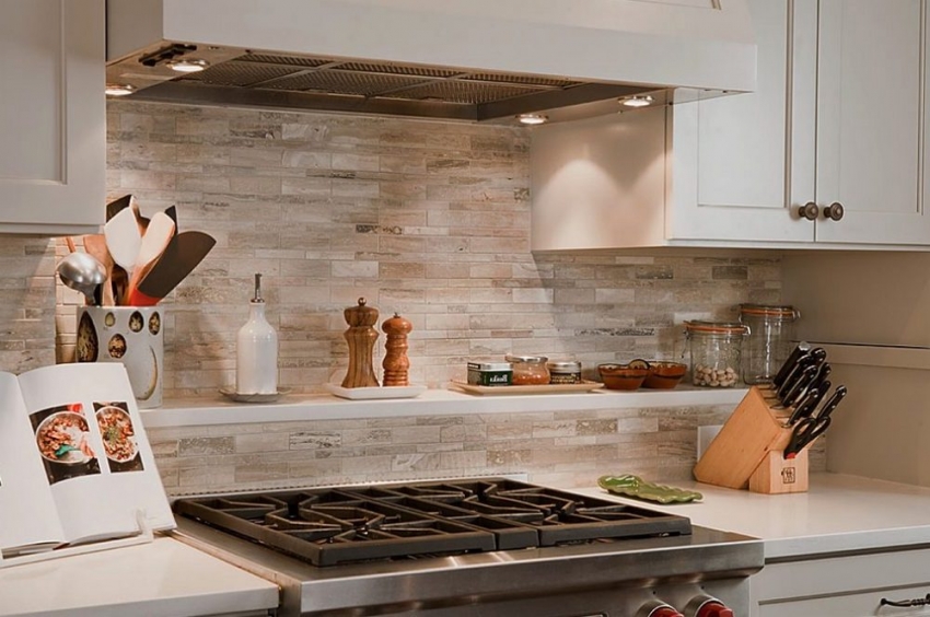 ABS-muovista valmistetut esiliinat voivat jäljitellä erilaisia pintoja - kivi, laatta tai tiili ABS-muovista valmistetut esiliinat voivat jäljitellä erilaisia pintoja - kivi, laatta tai tiili