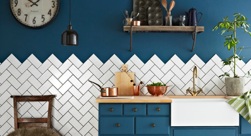 Com a ajuda de ladrilhos de cerâmica, você pode decorar o interior da sua cozinha de uma forma original e elegante Avental de cozinha em azulejo: fotos de ideias originais e dicas de escolha