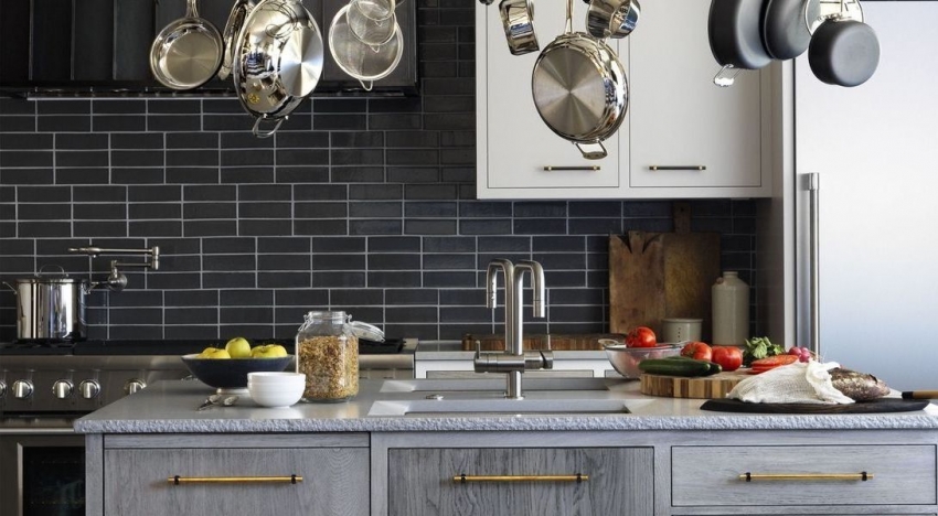 Exemplo de instalação fora do padrão de ladrilhos cerâmicos de tamanho médio Exemplo de instalação fora do padrão de ladrilhos cerâmicos de tamanho médio