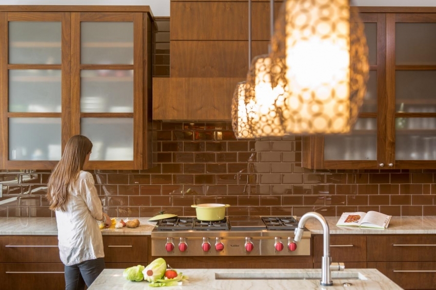 A telha de porco é um dos materiais mais populares para o acabamento do avental. A telha de porco é um dos materiais mais populares para o acabamento do avental.