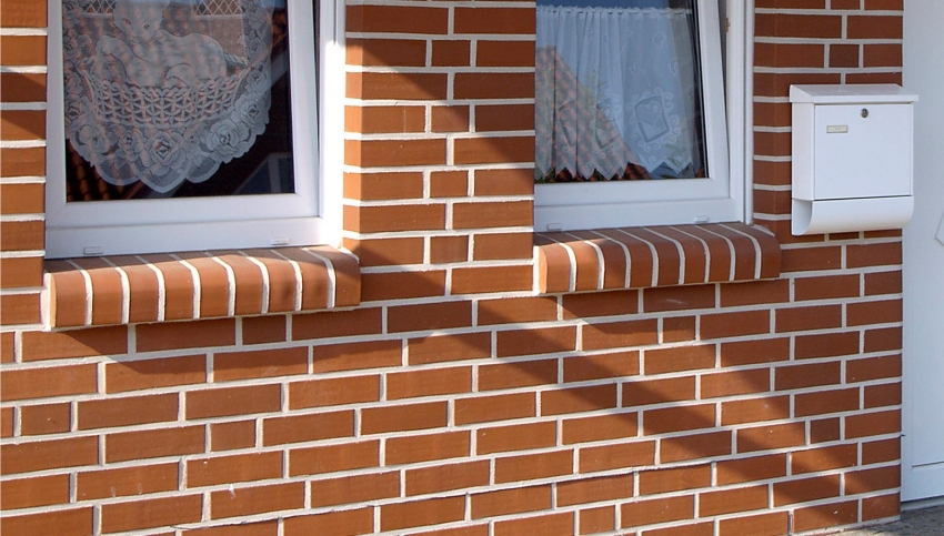 Valmistajat tarjoavat asiakkailleen eri muotoisia ja kokoonpanoisia klinkkereitä, mikä mahdollistaa materiaalin käytön ovien ja ikkunoiden aukkojen viimeistelyyn. Valmistajat tarjoavat asiakkailleen eri muotoisia ja kokoonpanoisia klinkkereitä, mikä mahdollistaa materiaalin käytön ovien ja ikkunoiden aukkojen viimeistelyyn.