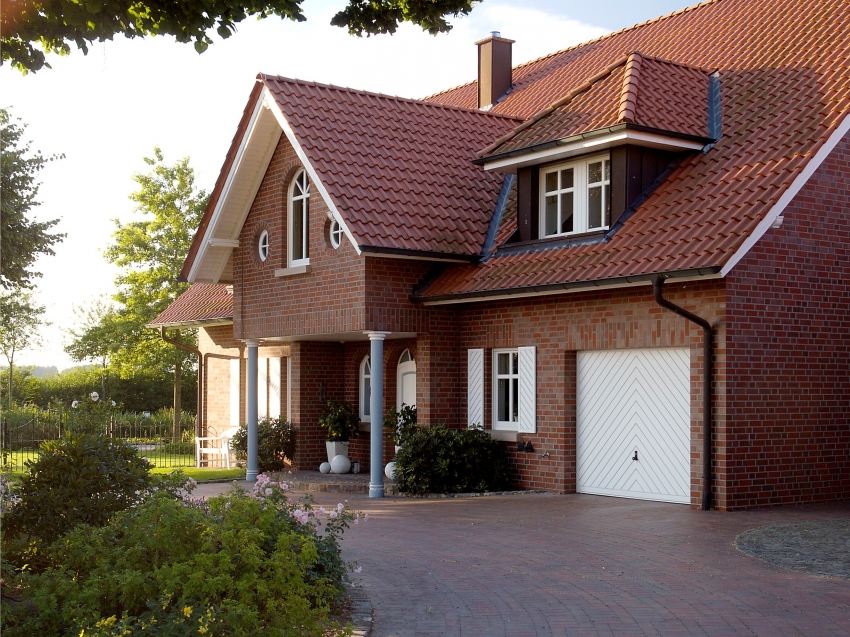 Rakennuksessa on käytetty Raufin klinkkeritiiliä, joita valmistetaan kotimaisissa yrityksissä Rakennuksessa on käytetty Raufin klinkkeritiiliä, joita valmistetaan kotimaisissa yrityksissä