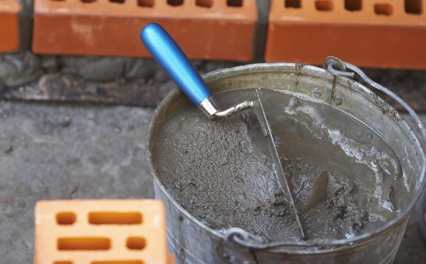 Lasitettuja tiiliä asennettaessa jokaisen elementin pinta on kostutettava Lasitettuja tiiliä asennettaessa jokaisen elementin pinta on kostutettava