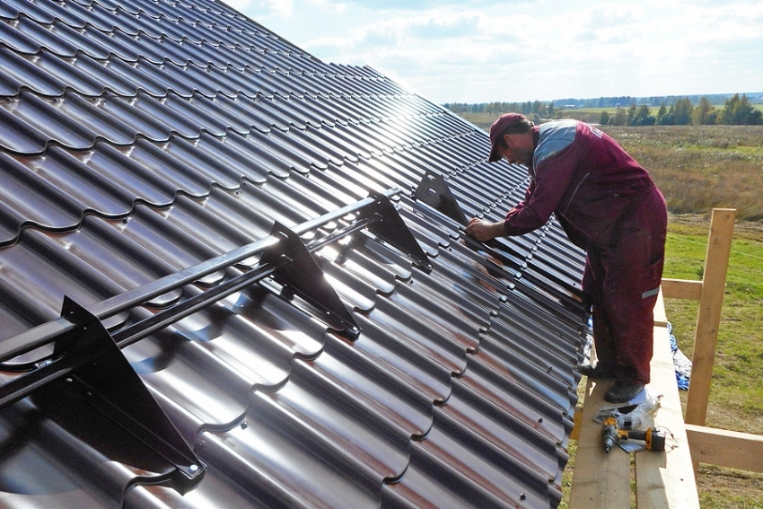 Postupak postavljanja cjevastih držača snijega na metalne pločice Postupak postavljanja cjevastih držača snijega na metalne pločice