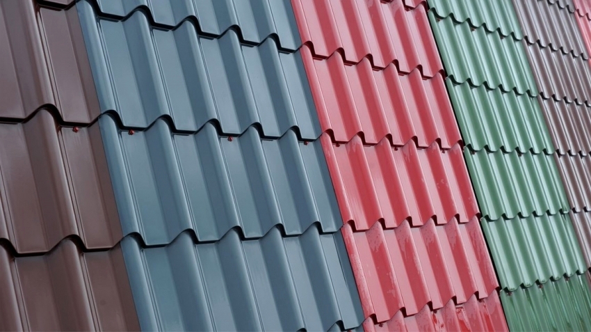 Zahvaljujući širokom rasponu boja metalnih pločica, možete odabrati najestetičniju opciju za privatnu kuću Zahvaljujući širokom rasponu boja metalnih pločica, možete odabrati najestetičniju opciju za privatnu kuću