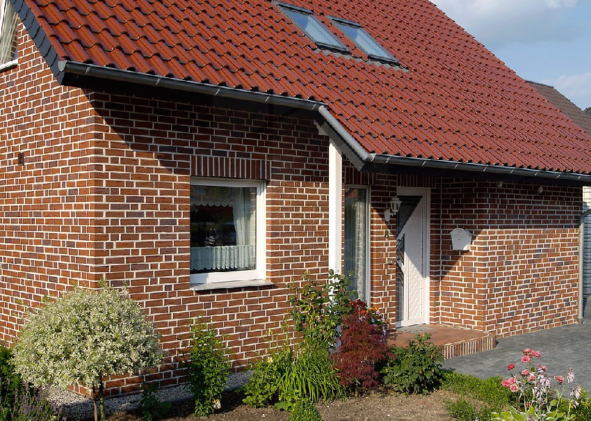 Đối mặt với gạch bảo vệ nền và tường của tòa nhà khỏi tác động tiêu cực của các hiện tượng khí quyển Đối mặt với gạch bảo vệ nền và tường của tòa nhà khỏi tác động tiêu cực của các hiện tượng khí quyển