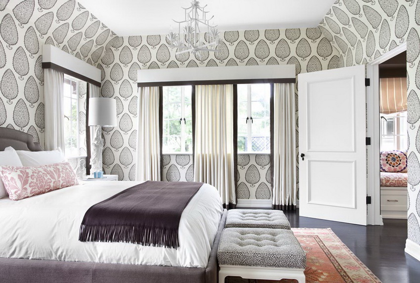 Para sa silid-tulugan, maaari mong gamitin ang wallpaper sa mga light shade na may kulay-abong pattern o ornament. Para sa silid-tulugan, maaari mong gamitin ang wallpaper sa mga light shade na may kulay-abong pattern o ornament.