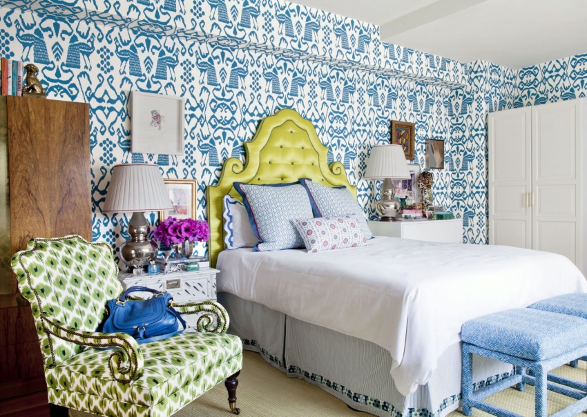 Isang halimbawa ng paggamit ng mga may kulay na kasangkapan sa loob ng silid-tulugan Isang halimbawa ng paggamit ng mga may kulay na kasangkapan sa loob ng silid-tulugan