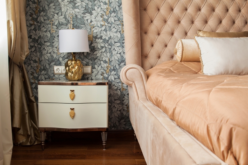 Ang kulay ng wallpaper para sa kwarto ay dapat isama sa mga kasangkapan at tela Ang kulay ng wallpaper para sa kwarto ay dapat isama sa mga kasangkapan at tela