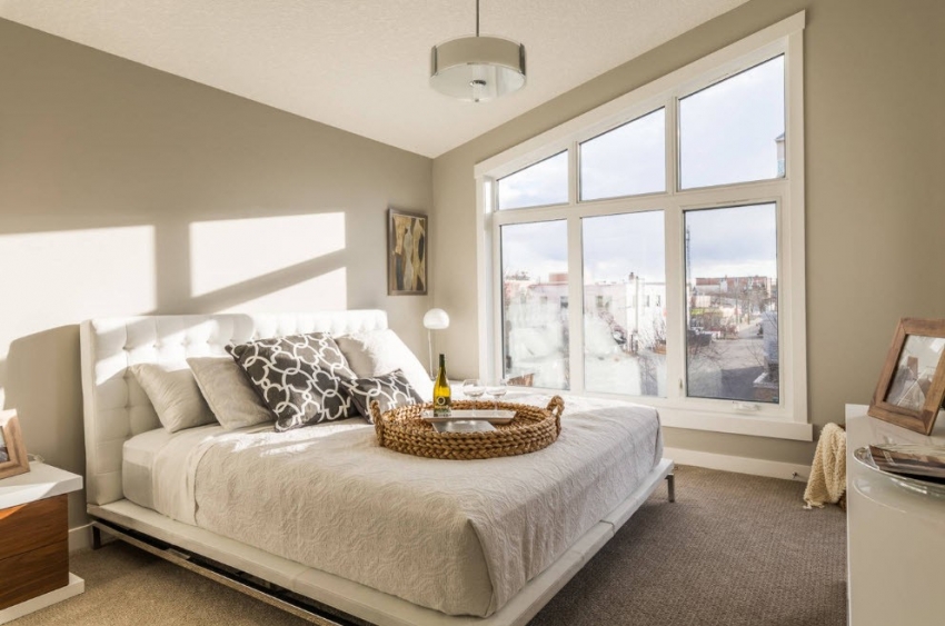 Dahil sa hindi pangkaraniwang hitsura nito, ang quartz wallpaper ay ginagamit para sa mga interior na hindi lamang sa isang modernong istilo, kundi pati na rin sa isang klasikong istilo. Dahil sa hindi pangkaraniwang hitsura nito, ang quartz wallpaper ay ginagamit para sa mga interior na hindi lamang sa isang modernong istilo, kundi pati na rin sa isang klasikong istilo.