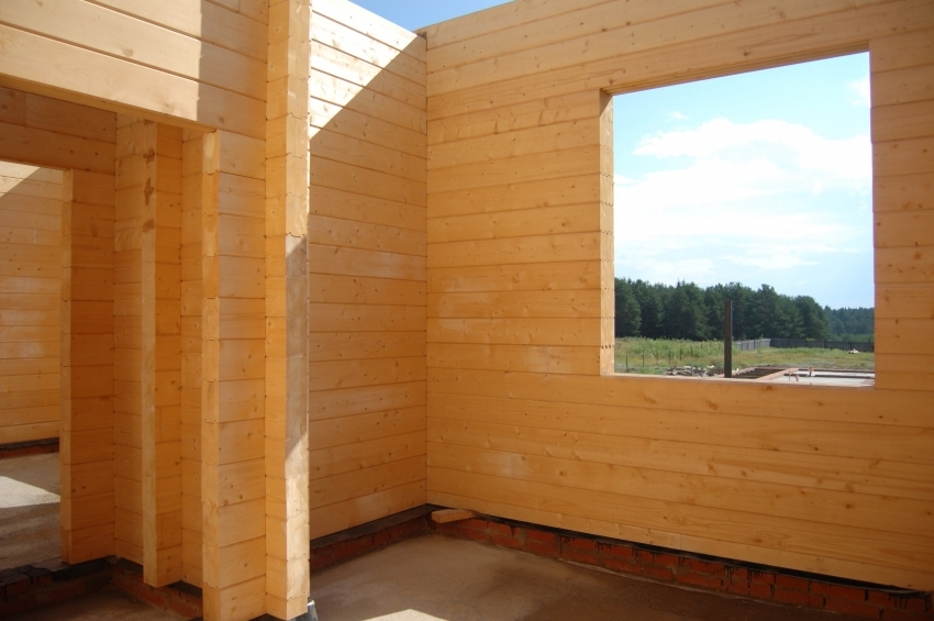 Postoji nekoliko mogućnosti za rezanje trupaca - u zdjelu i u šapu Postoji nekoliko mogućnosti za rezanje trupaca - u zdjelu i u šapu