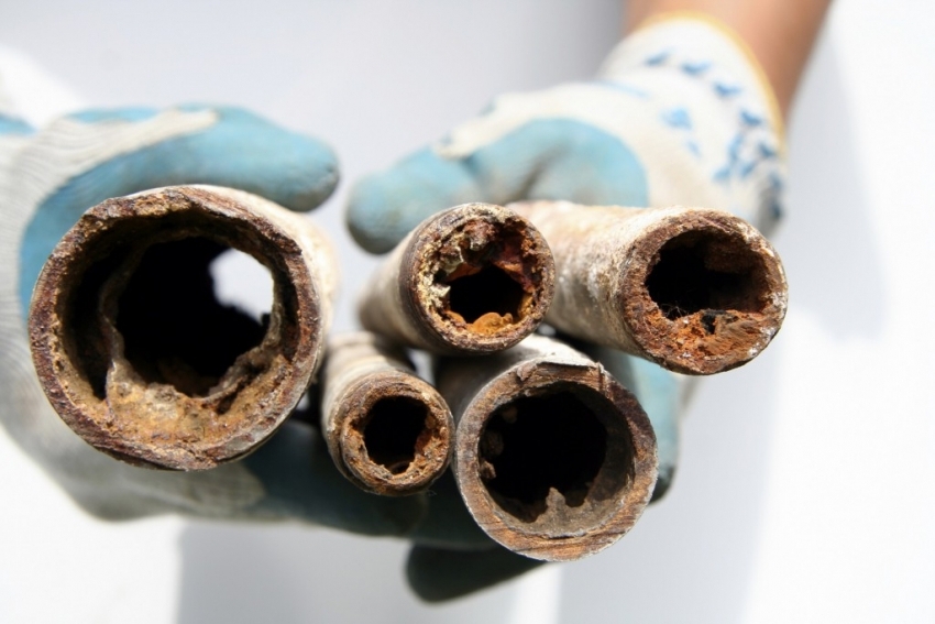 השימוש בנוזל קירור באיכות נמוכה גורר סתימת צינורות ופירוק מערכת החימום השימוש בנוזל קירור באיכות נמוכה גורר סתימת צינורות ופירוק מערכת החימום