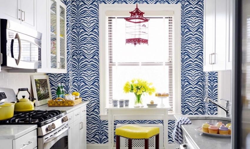 מבטא בהיר בצורת טפט עם דוגמאות ייתן חגיגה במטבח קטן מבטא בהיר בצורת טפט עם דוגמאות ייתן חגיגה במטבח קטן