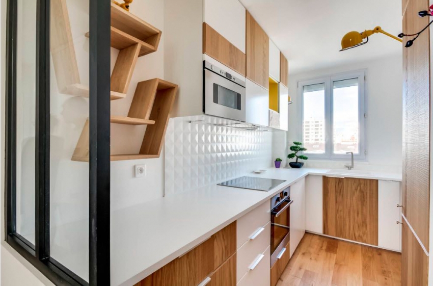 כדי לקשט מטבח קטן בסגנון אר-נובו, אתה יכול להשתמש באביזרים ורהיטים מעניינים בעלי צורה יוצאת דופן כדי לקשט מטבח קטן בסגנון אר-נובו, אתה יכול להשתמש באביזרים ורהיטים מעניינים בעלי צורה יוצאת דופן