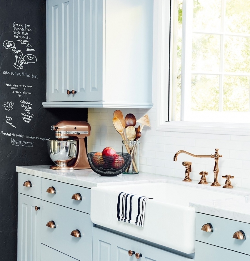 שימוש בצבע גרפיט לקישוט המטבח הוא פיתרון נהדר, במיוחד אם יש ילדים בבית. שימוש בצבע גרפיט לקישוט המטבח הוא פיתרון נהדר, במיוחד אם יש ילדים בבית.