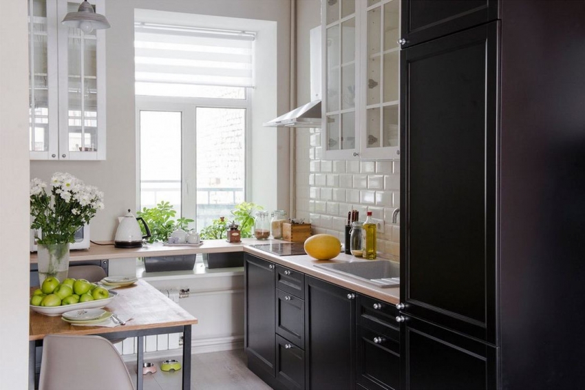 כדי להגדיל את השטח הניתן לשימוש, תוכלו לשלב אדן חלון ופינת עבודה עם שולחן כדי להגדיל את השטח הניתן לשימוש, תוכלו לשלב אדן חלון ופינת עבודה עם שולחן