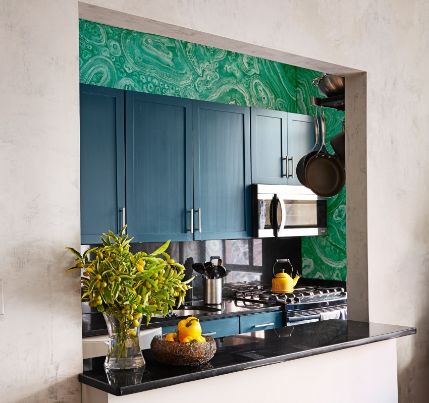 Пример за визуално разширяване на кухненското пространство поради малка арка, изпълняваща ролята на бар брояч Пример за визуално разширяване на кухненското пространство поради малка арка, изпълняваща ролята на бар брояч