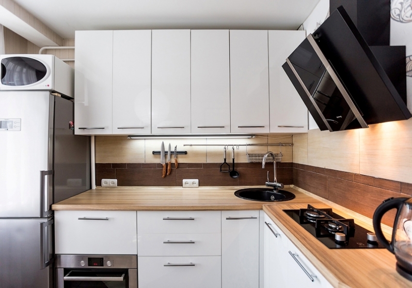 Ъгловият комплект се счита за едно от най-добрите решения за малка кухня Ъгловият комплект се счита за едно от най-добрите решения за малка кухня