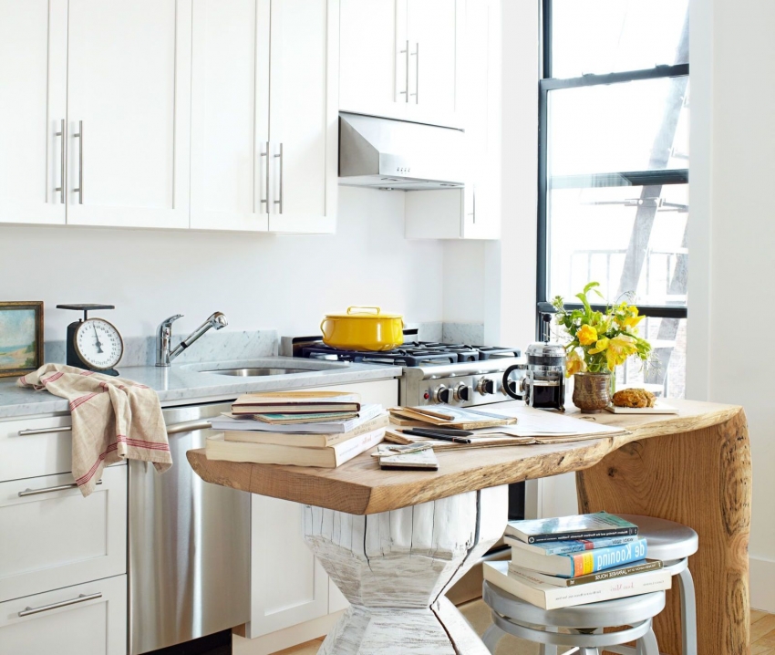 Мобилните мебели са много удобни в малка кухня, тъй като ви позволяват да ги използвате там, където е необходимо Мобилните мебели са много удобни в малка кухня, тъй като ви позволяват да ги използвате там, където е необходимо