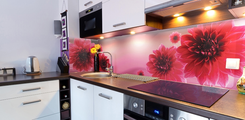 Alguns dos mais populares hoje são os aventais de vidro com uma variedade de flores. Alguns dos mais populares hoje são os aventais de vidro com uma variedade de flores.