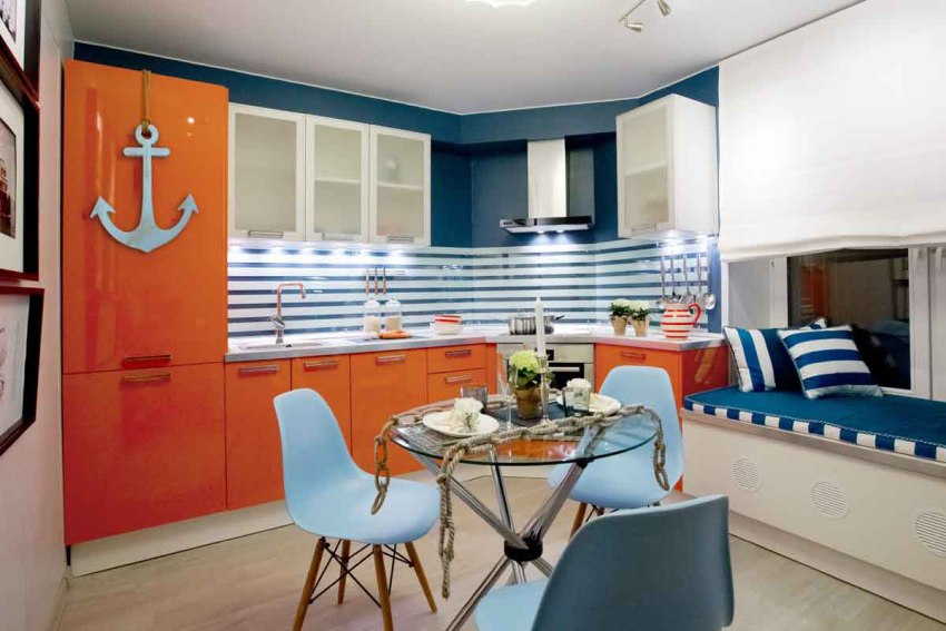 Além da iluminação externa tradicional, muitas vezes é utilizada a iluminação interna, que é colocada entre dois painéis de vidro. Além da iluminação externa tradicional, muitas vezes é utilizada a iluminação interna, que é colocada entre dois painéis de vidro.