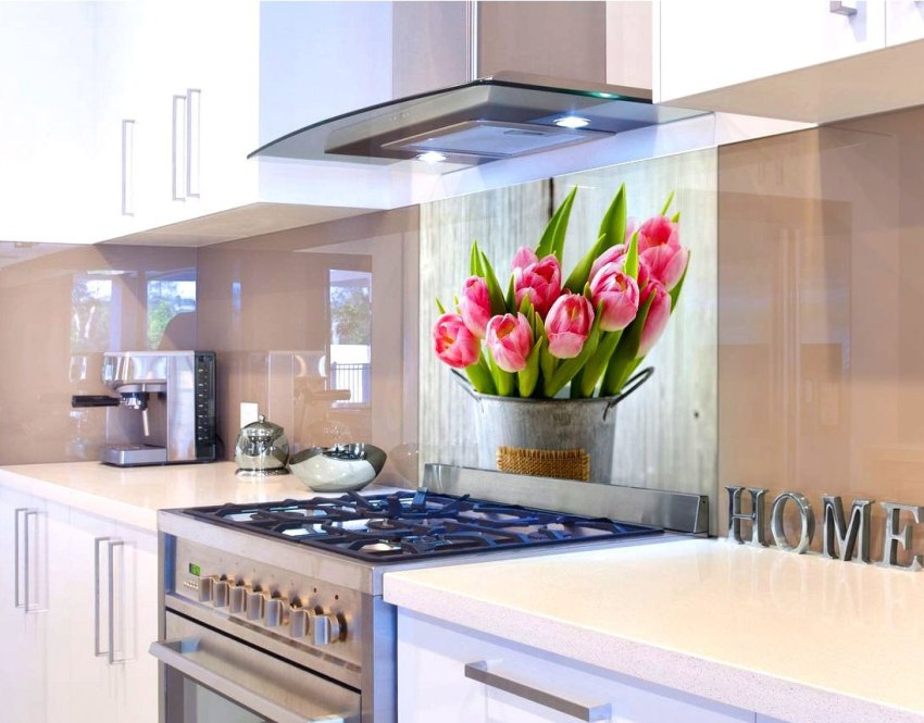 O tema floral vai enfatizar perfeitamente o estilo da cozinha, criando uma atmosfera romântica dentro da sala O tema floral vai enfatizar perfeitamente o estilo da cozinha, criando uma atmosfera romântica dentro da sala