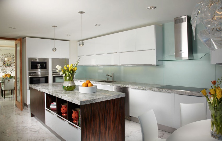 Os aventais de vidro são confeccionados levando em consideração as características individuais da cozinha Os aventais de vidro são confeccionados levando em consideração as características individuais da cozinha