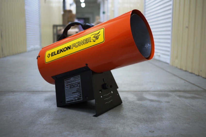 מכיוון שכמות גדולה של פחמן חד-חמצני (CO) נפלטת לאטמוספירה במהלך הבעירה, שהינה קטלנית לבני אדם בריכוזים גבוהים, בחדר מחומם חייב להיות מערכת אוורור טובה. מכיוון שכמות גדולה של פחמן חד-חמצני (CO) נפלטת לאטמוספירה במהלך הבעירה, שהינה קטלנית לבני אדם בריכוזים גבוהים, בחדר מחומם חייב להיות מערכת אוורור טובה.