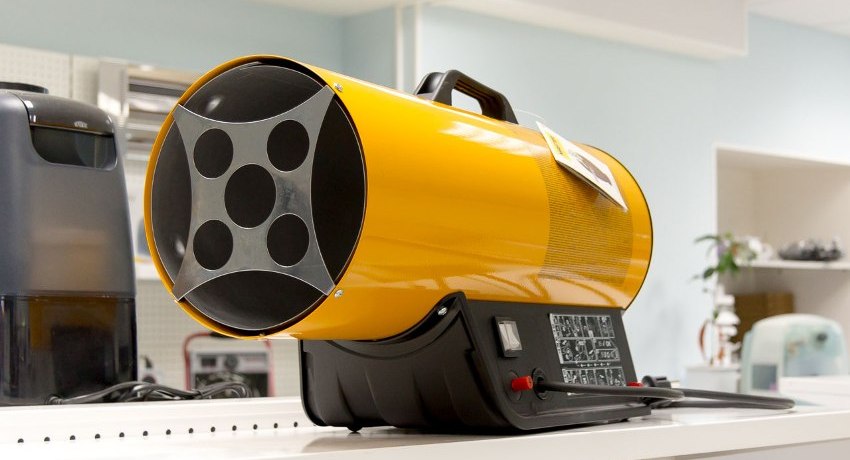 לאקדחי חום המופעלים בגז מספר יתרונות על פני עמיתיהם של סולר וחשמל תותח גז מחמם: ספציפיות הציוד וכללי השימוש