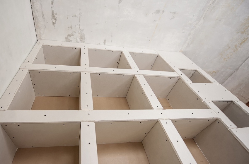 Pomocou sadrokartónu môžete nielen vyrovnať steny a strop, ale tiež vytvoriť zložité štruktúry, ako sú oblúky alebo výklenky Pomocou sadrokartónu môžete nielen vyrovnať steny a strop, ale tiež vytvoriť zložité štruktúry, ako sú oblúky alebo výklenky