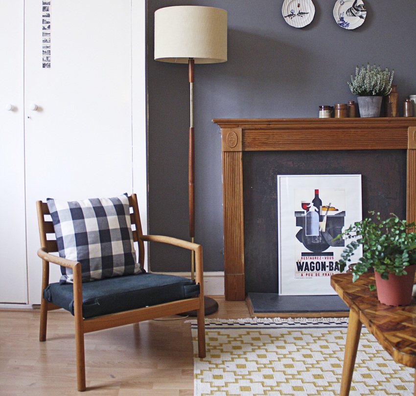 Nie je potrebné zdobiť krb drevom a obrazom ohňa, môžete použiť neštandardné riešenie Nie je potrebné zdobiť krb drevom a obrazom ohňa, môžete použiť neštandardné riešenie