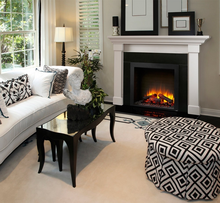 Ang epekto ng isang live na apoy sa isang electric fireplace ay nakamit sa tulong ng espesyal na pag-iilaw at singaw Ang epekto ng isang live na apoy sa isang electric fireplace ay nakamit sa tulong ng espesyal na pag-iilaw at singaw