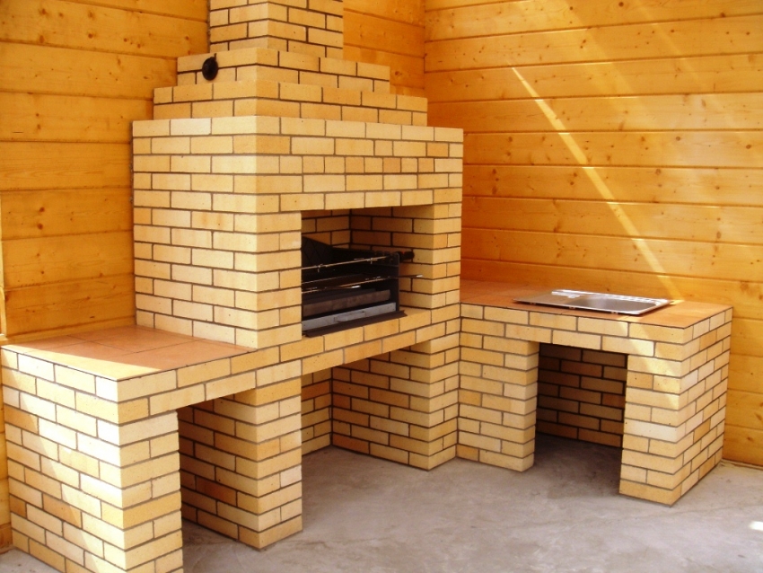 Ang isang pamamaraan para sa pagtula ng isang kalan ng brick fireplace ay matatagpuan sa Internet sa mga dalubhasang site o iniutos mula sa isang taga-disenyo Ang isang pamamaraan para sa pagtula ng isang kalan ng brick fireplace ay matatagpuan sa Internet sa mga dalubhasang site o iniutos mula sa isang taga-disenyo