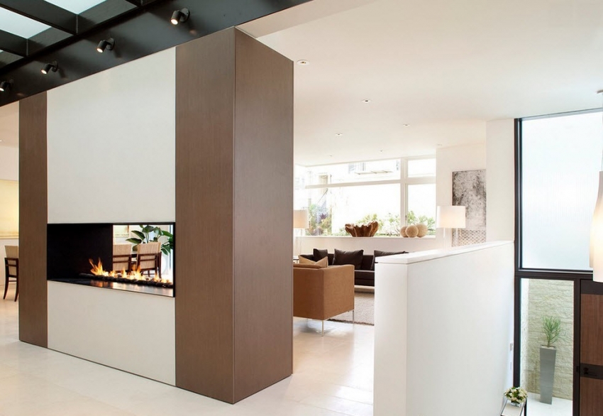 Ang isang pagkahati na may isang fireplace ay maaaring magamit para sa pag-zoning ng isang silid sa studio Ang isang pagkahati na may isang fireplace ay maaaring magamit para sa pag-zoning ng isang silid sa studio