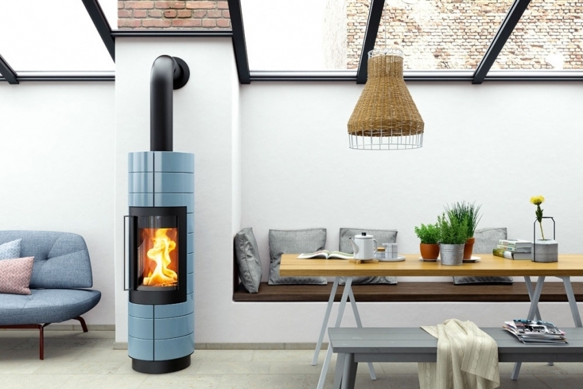 Ang mga modernong kalan ng fireplace ay maaaring magkaroon ng isang kaakit-akit na hitsura, kaya maaari silang magamit sa mga estilo tulad ng Scandinavian, high-tech o modern Ang mga modernong kalan ng fireplace ay maaaring magkaroon ng isang kaakit-akit na hitsura, kaya maaari silang magamit sa mga estilo tulad ng Scandinavian, high-tech o modern