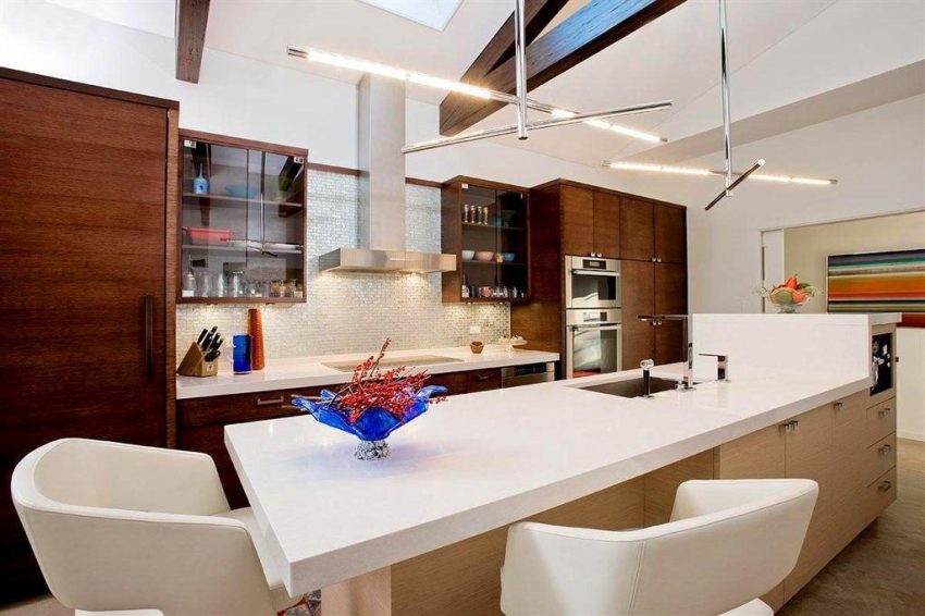 Un criteriu important pentru alegerea unui candelabru este zona pe care dispozitivul o poate ilumina, dacă alegeți un model greșit - lumina din cameră poate fi prea strălucitoare sau, dimpotrivă, nu suficient de intensă Un criteriu important pentru alegerea unui candelabru este zona pe care dispozitivul o poate ilumina, dacă alegeți un model greșit - lumina din cameră poate fi prea strălucitoare sau, dimpotrivă, nu suficient de intensă