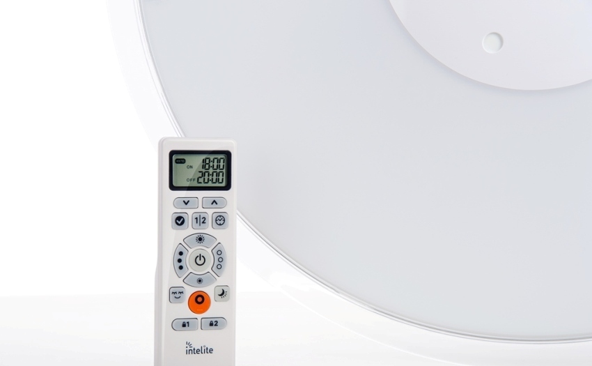 Telecomanda poate fi utilizată pentru a controla candelabrul la o distanță de 8-10 metri sau mai mult Telecomanda poate fi utilizată pentru a controla candelabrul la o distanță de 8-10 metri sau mai mult