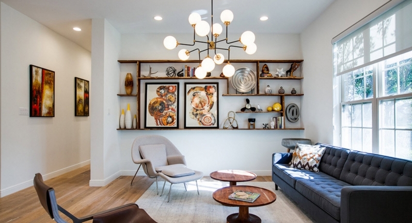 Ușurința de utilizare este principalul avantaj important al unei astfel de surse de lumină precum un candelabru cu telecomandă Ușurința de utilizare este principalul avantaj important al unei astfel de surse de lumină precum un candelabru cu telecomandă